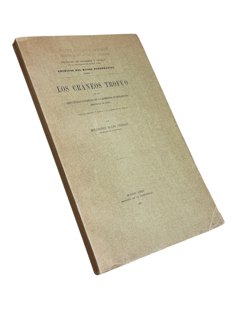 Item #10222 Los cr&aacute;neos trofeo de las sepulturas ind&iacute;genas de la quebrada de Humahuaca. Headhunting, Milc&iacute;ades Alejo Vignati, Trophy Skulls.