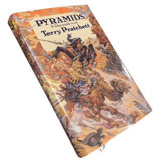 Item #6314 Pyramids (The Book of Going Forth). Terry Pratchett